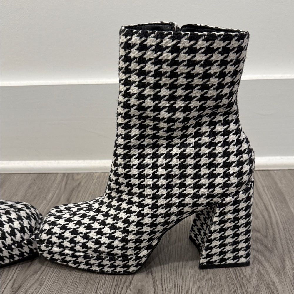 Gianni Bini So-Retro platform block heel bootie in houndstooth print - Picture 3 of 13